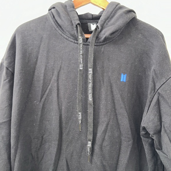 Official BTS MAP OF THE SOUL TOUR MERCH - BLACK PULLOVER HOODIE SWEATSHIRT - Picture 2 of 5
